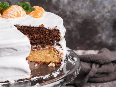 Jak wybrać idealną paterę na ciasto? Praktyczne wskazówki i porady