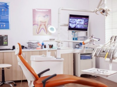 Jakie zabiegi wykonuje stomatolog? Gdzie szukać specjalisty?
