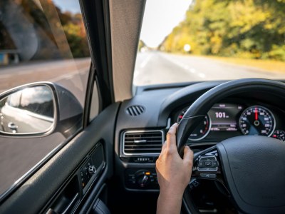 Hybrydy typu plug-in w SUV-ach – czy warto inwestować?