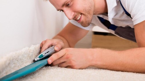 Jak profesjonalnie zamontować wykładzinę dywanową w każdym wnętrzu