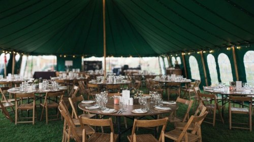 Stoły i krzesła eventowe na wynajem – pełny przewodnik po modelach do sali bankietowej, konferencyjnej i pleneru