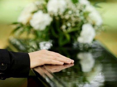 Zakład pogrzebowy – jak wybrać profesjonalną i godną obsługę