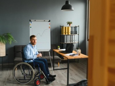 Niepełnosprawność to nie Twoja najważniejsza cecha. Jak zbudować pewność siebie w poszukiwaniu pracy?
