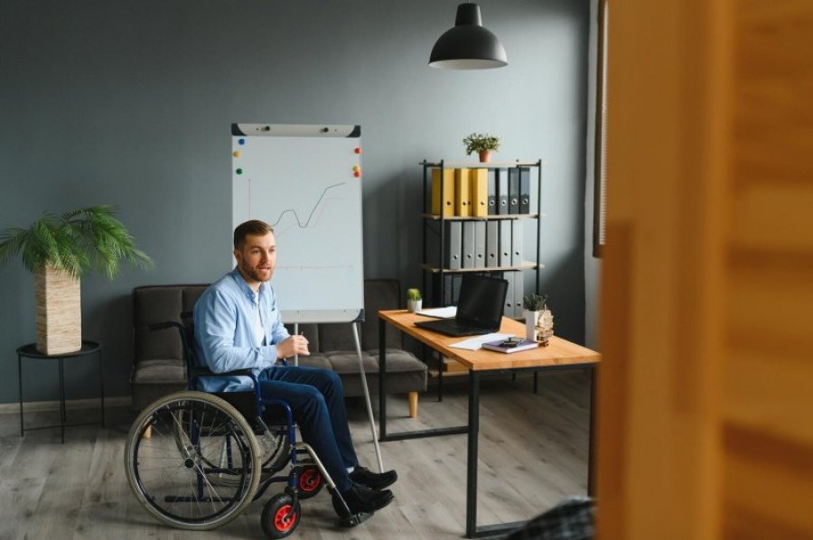Niepełnosprawność to nie Twoja najważniejsza cecha. Jak zbudować pewność siebie w poszukiwaniu pracy?