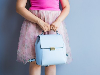 Elegancka torebka dla dziewczynki - jak dobrać do sukienki?