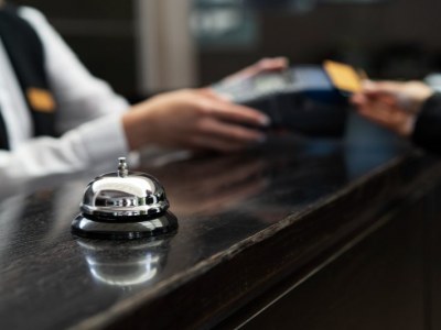 Kompleksowy przewodnik po pobycie w hotelu pod Łodzią - odkryj atrakcje, restauracje i wyjątkowe oferty