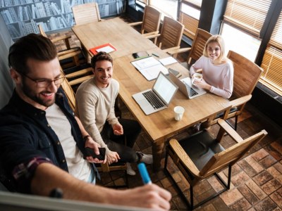 Przestrzeń coworking vs. tradycyjne biuro – co wybrać w Łodzi?