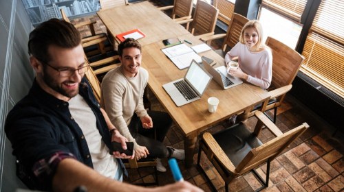 Przestrzeń coworking vs. tradycyjne biuro – co wybrać w Łodzi?