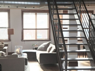 Styl loftowy nie przemija. Z jakich materiałów rodzą się wnętrza pofabryczne?