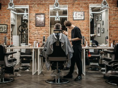 Ile można zarobić jako barber i od czego zależą zarobki w branży