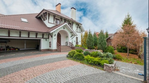 Jak dobrać kolor farby do kostki brukowej?