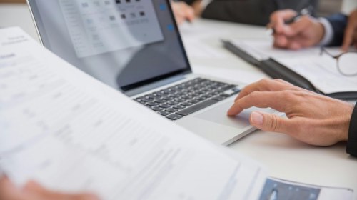 Jak ograniczyć ryzyko współpracy z nieznanym kontrahentem?