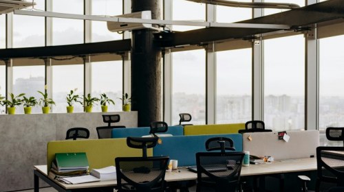 Jakie wyposażenie powinno być w biurze?