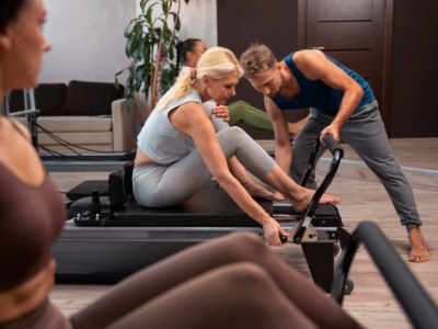 Jak zacząć pilates na reformerach – przewodnik dla zupełnych nowicjuszy