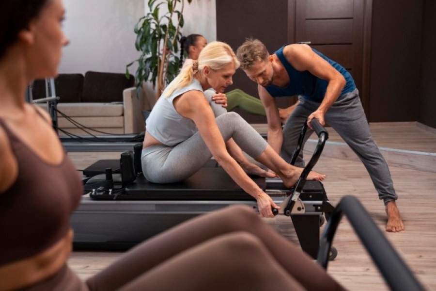 Jak zacząć pilates na reformerach – przewodnik dla zupełnych nowicjuszy