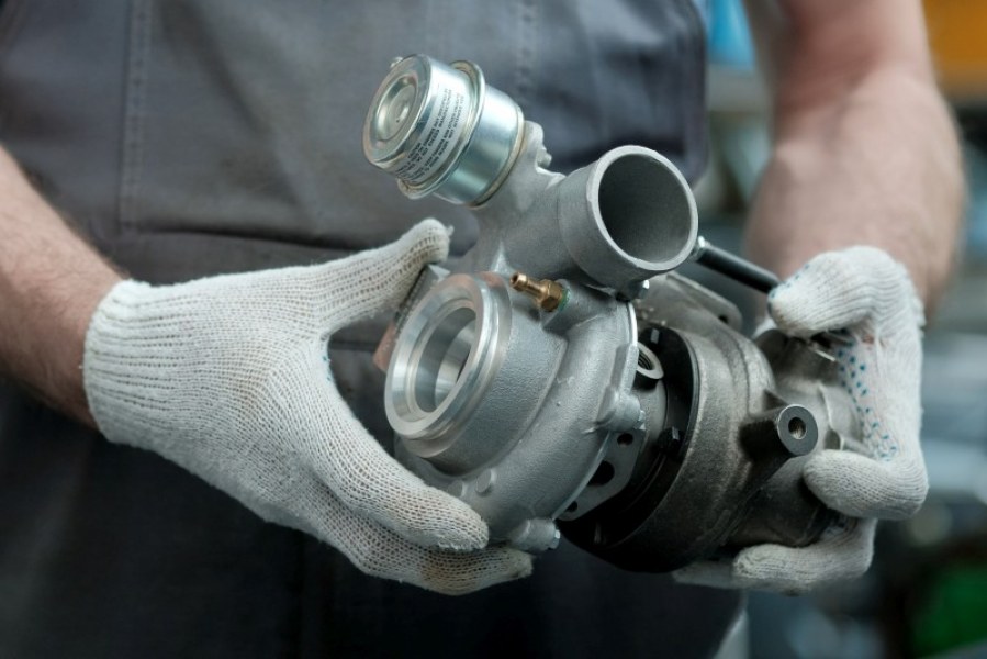 Turbosprężarka po naprawie – jak rozpoznać dobrze wykonaną regenerację?