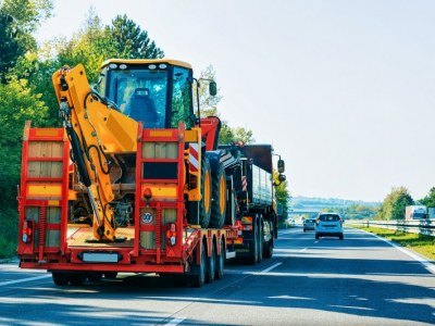 Jakie są najczęstsze rodzaje uszkodzeń podczas transportu maszyn przemysłowych i jak ich uniknąć?