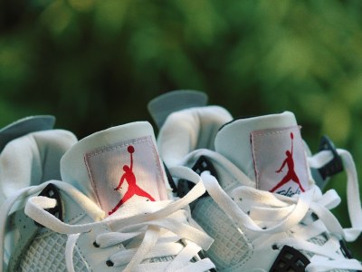 Jakie są najważniejsze trendy w projektowaniu butów Jordan 1 Mid?