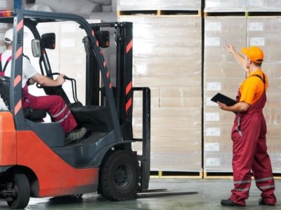  Uprawnienia na wózek widłowy – jakie są wymagania i jak wygląda egzamin?