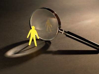 Jak prywatny detektyw zdobywa informacje?