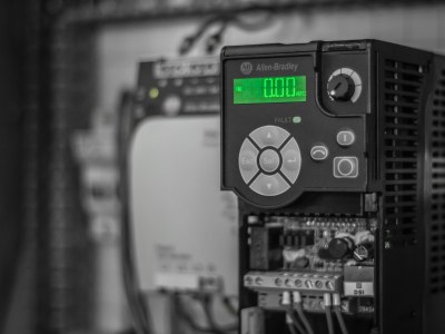 Sterowniki PAC. Sprawdź, czym są i gdzie znajdują zastosowanie