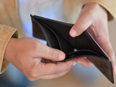 Masz komornika za długi? Uchyl egzekucję i odzyskaj pieniądze! Zobacz jak to zrobić.