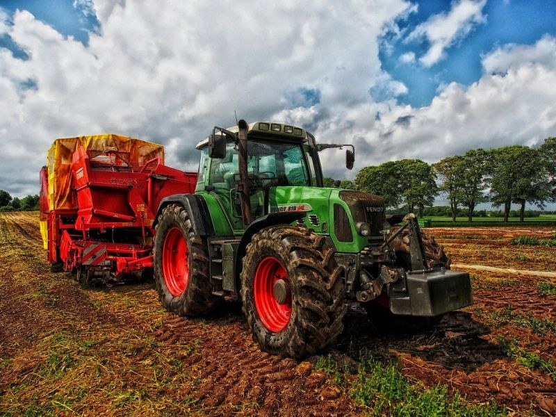 Części rolnicze: dlaczego warto dbać o swoje maszyny cały rok?