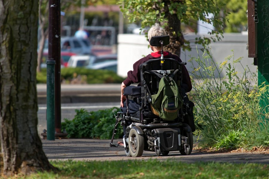 Wózek inwalidzki elektryczny – ułatwienie dla niepełnosprawnych