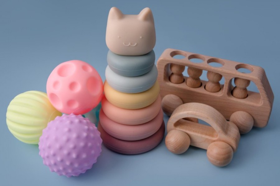 Jakie zabawki sensoryczne wybrać dla niemowlaka?