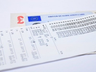 Jak ułatwić odczyt tachografu?