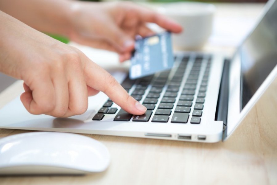 Bezpieczeństwo płatności elektronicznych: Jak chronić swoje transakcje przy użyciu terminali płatniczych i bramek płatności
