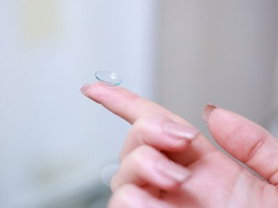 Acuvue Moist – nawilżające soczewki kontaktowe dla Twojego komfortu