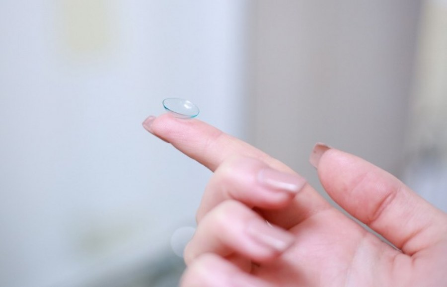 Acuvue Moist – nawilżające soczewki kontaktowe dla Twojego komfortu
