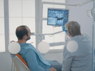 Kiedy lekarz decyduje o usunięciu zebów mądrości?