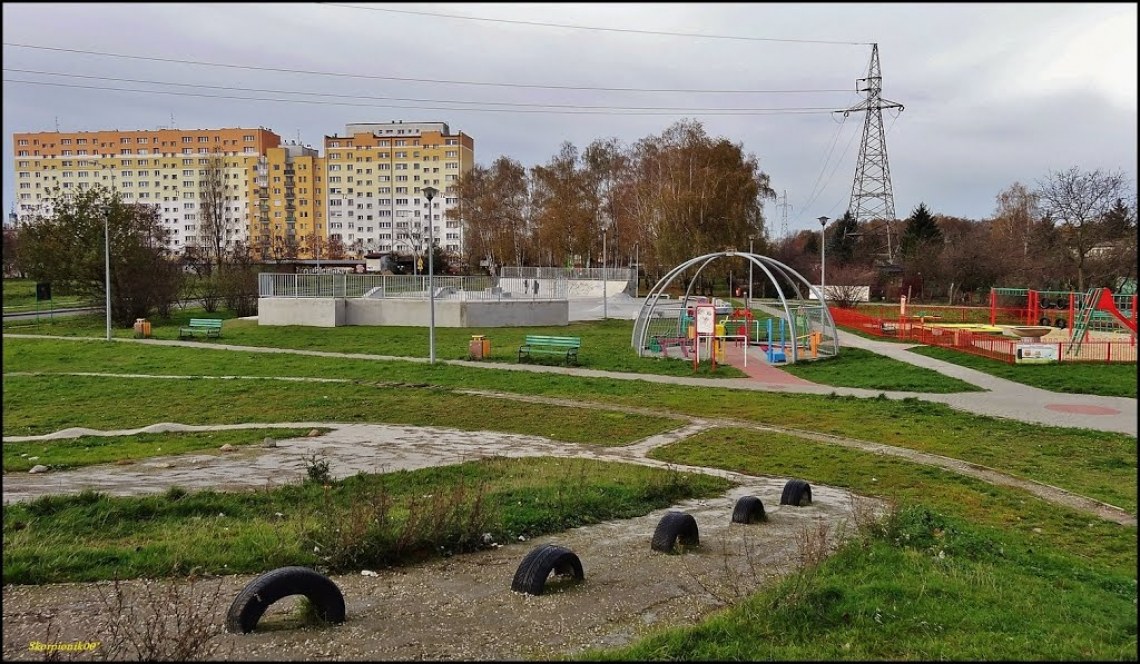 Skatepark - Plac Zabaw KAROLEK