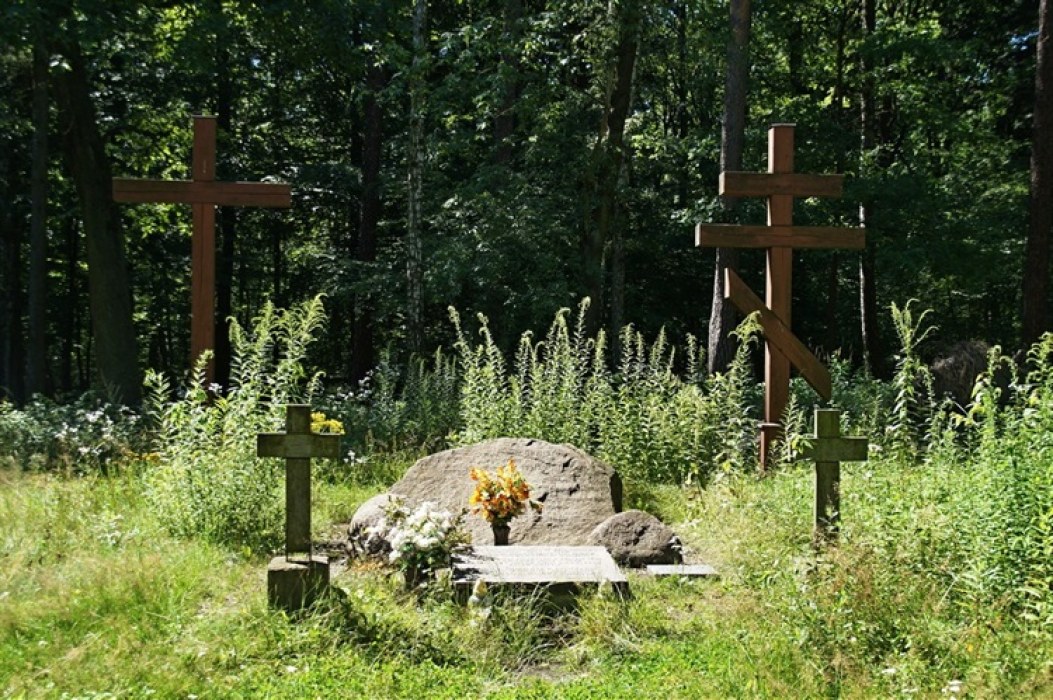 I wojenny Cmentarz w lesie Krogulec