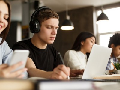Studia po angielsku – czy warto? Sprawdź, co zyskasz, wybierając studia w języku obcym!