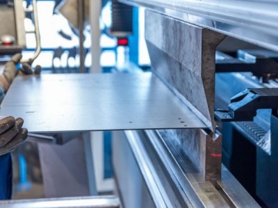 Czym jest frezowanie CNC lub cięcie laserowe?