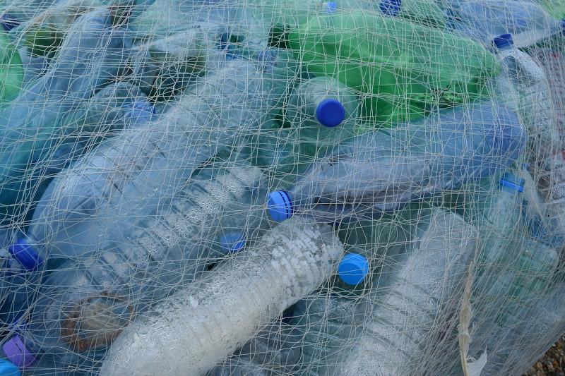 Plastikowe butelki zanieczyszczeniem środowiska