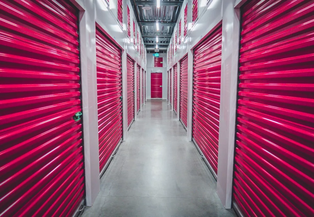 Self storage a bezpieczeństwo – jak chronione są przechowywane rzeczy?