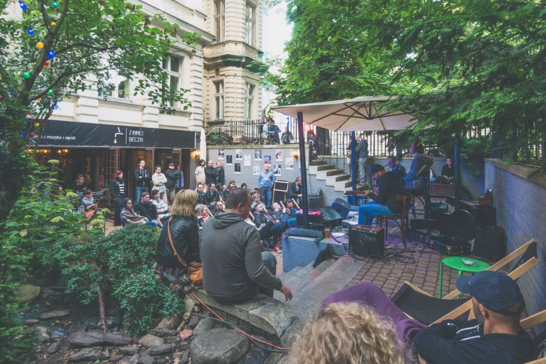 Gdzie na piwo w Łodzi? 10 łódzkich lokali, które musisz odwiedzić
