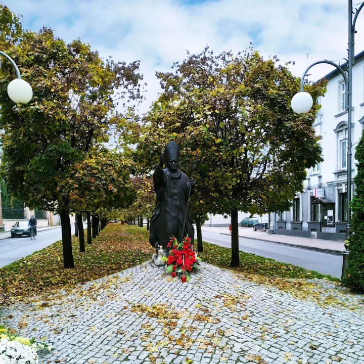 Pomnik Jana Pawla II w Zduńskiej Woli