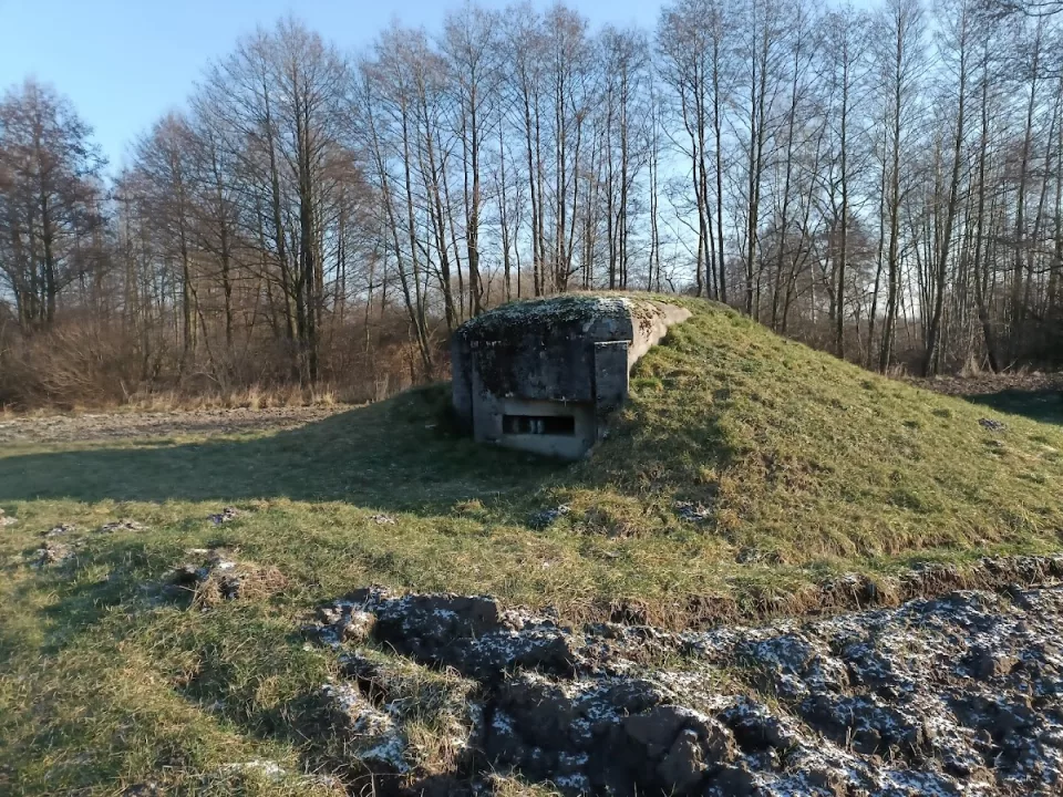 Krzyż pamiątkowy w miejscu znalezienia szczątków ppor. Teofila Jurka
