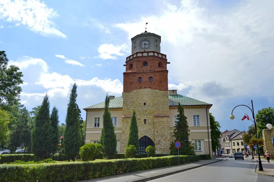Brama Krakowska i Ratusz Miejski