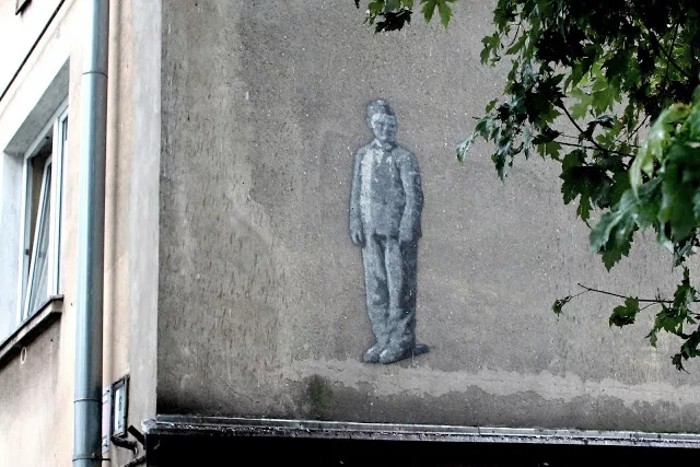 mural - Chłopiec z obozu dla dzieci polskich - Piotr Saul i Damian Idzikowski, 2016