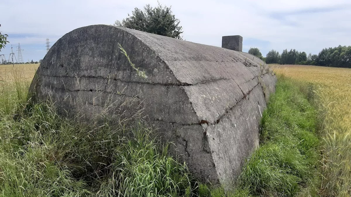 Zabytkowy zbiornik na wodę z Heerengutbezrik Schieratz