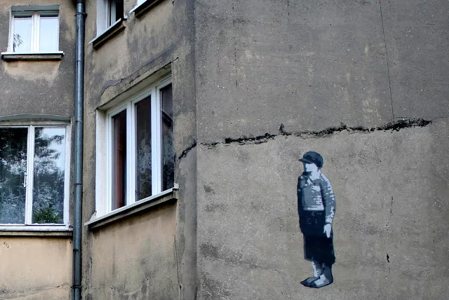 mural - Chłopiec z obozu dla dzieci polskich - Piotr Saul i Damian Idzikowski, 2016
