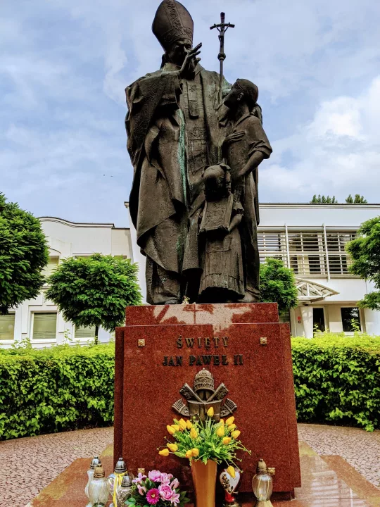 Pomnik Jana Pawła II w Wieluniu