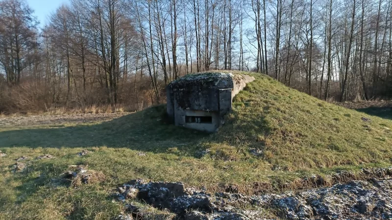 Krzyż pamiątkowy w miejscu znalezienia szczątków ppor. Teofila Jurka