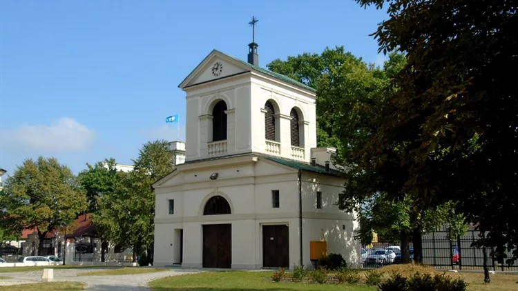 Klasycystyczna dzwonnica z 1786 r.
